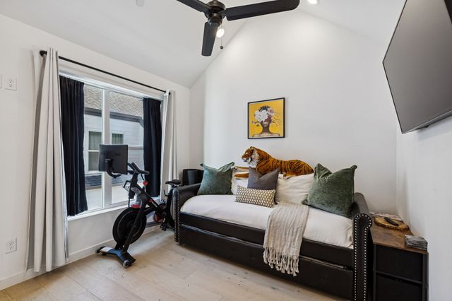 1507 N Garrett Avenue 202, Dallas, TX 75206