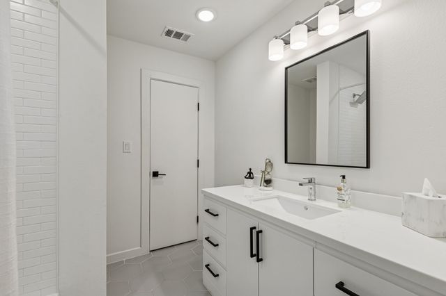 1507 N Garrett Avenue 202, Dallas, TX 75206