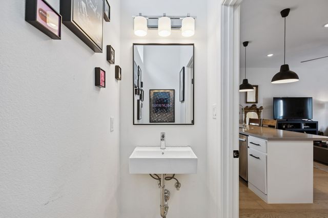 1507 N Garrett Avenue 202, Dallas, TX 75206