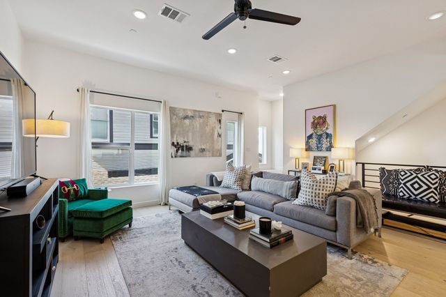 1507 N Garrett Avenue 202, Dallas, TX 75206