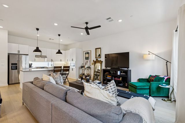 1507 N Garrett Avenue 202, Dallas, TX 75206