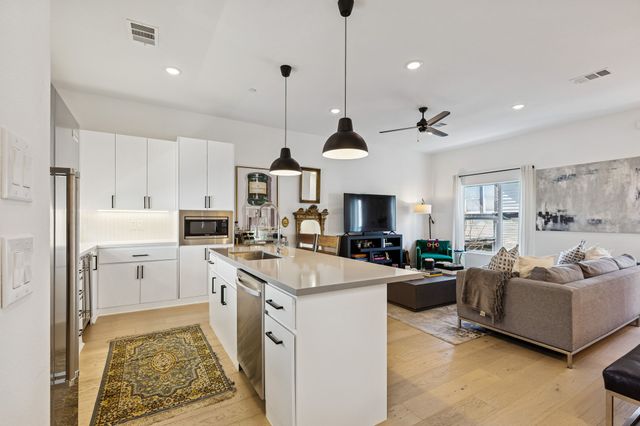 1507 N Garrett Avenue 202, Dallas, TX 75206