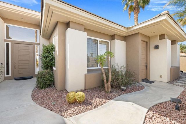 867 Arrowhead Drive, Palm Desert, CA 92211