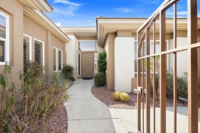 867 Arrowhead Drive, Palm Desert, CA 92211