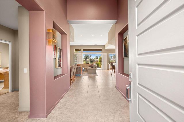 867 Arrowhead Drive, Palm Desert, CA 92211