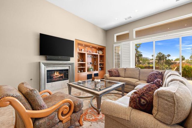 867 Arrowhead Drive, Palm Desert, CA 92211