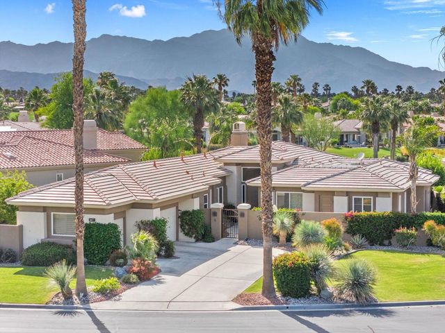 867 Arrowhead Drive, Palm Desert, CA 92211