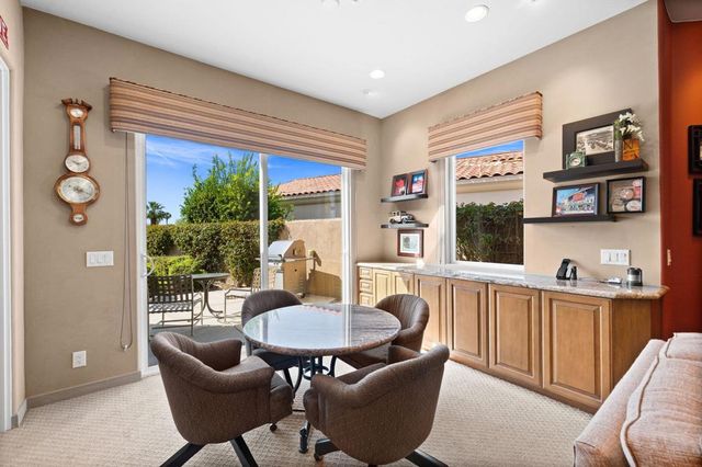 867 Arrowhead Drive, Palm Desert, CA 92211