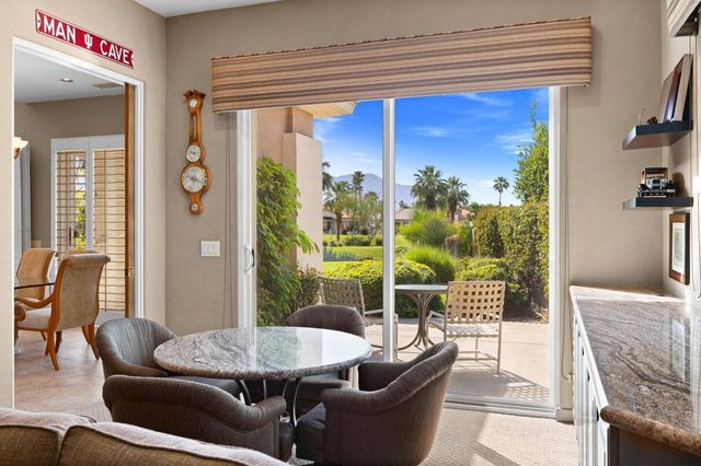867 Arrowhead Drive, Palm Desert, CA 92211