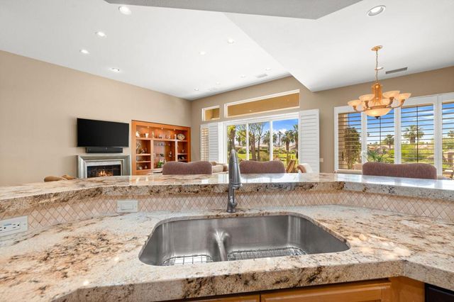 867 Arrowhead Drive, Palm Desert, CA 92211