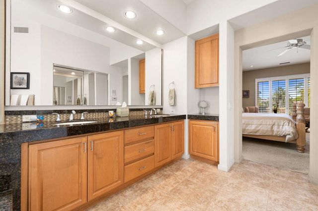 867 Arrowhead Drive, Palm Desert, CA 92211