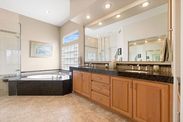 867 Arrowhead Drive, Palm Desert, CA 92211