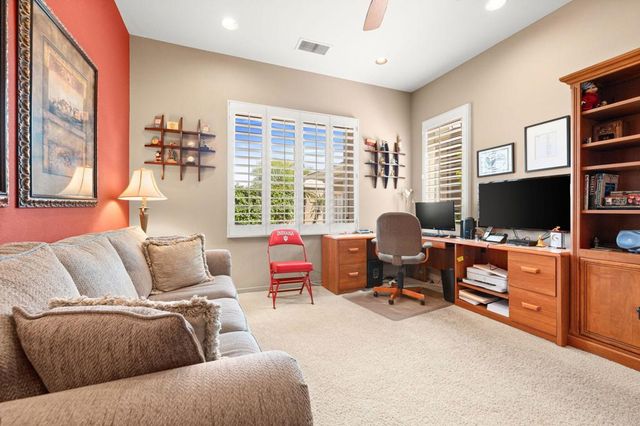 867 Arrowhead Drive, Palm Desert, CA 92211