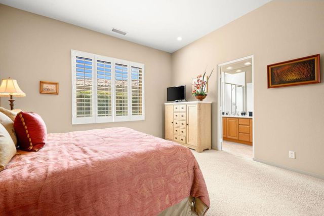 867 Arrowhead Drive, Palm Desert, CA 92211