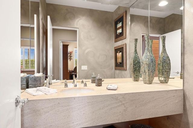 867 Arrowhead Drive, Palm Desert, CA 92211