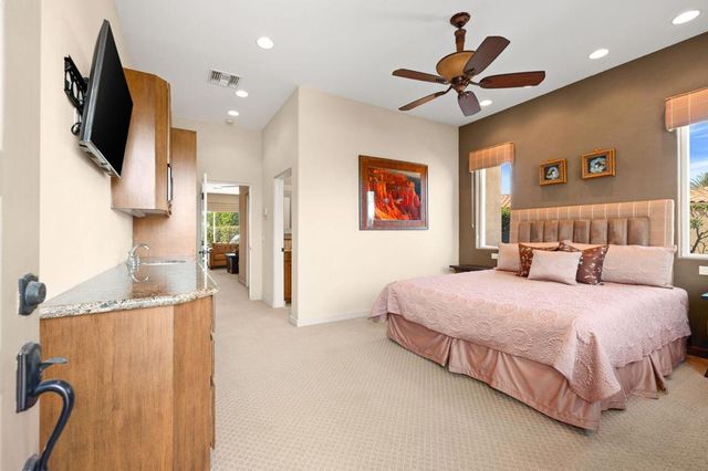 867 Arrowhead Drive, Palm Desert, CA 92211
