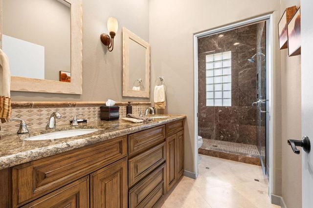 867 Arrowhead Drive, Palm Desert, CA 92211