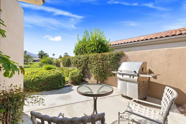 867 Arrowhead Drive, Palm Desert, CA 92211