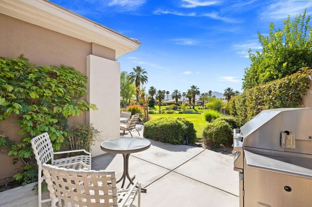 867 Arrowhead Drive, Palm Desert, CA 92211