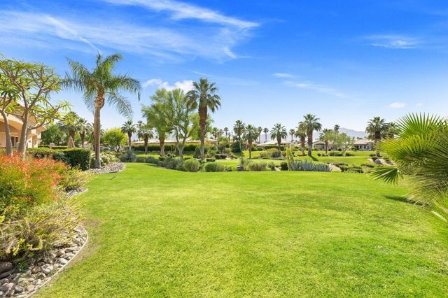 867 Arrowhead Drive, Palm Desert, CA 92211