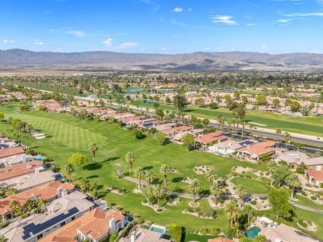 867 Arrowhead Drive, Palm Desert, CA 92211