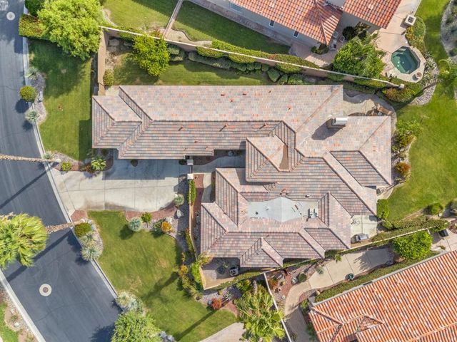 867 Arrowhead Drive, Palm Desert, CA 92211