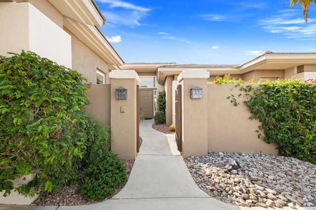 867 Arrowhead Drive, Palm Desert, CA 92211