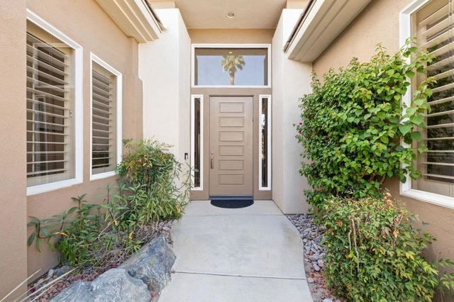 867 Arrowhead Drive, Palm Desert, CA 92211