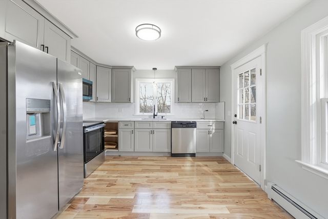 18 Carroll St, Auburn, MA 01501