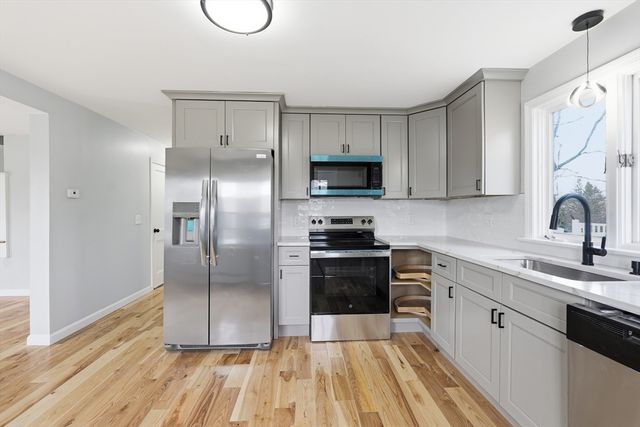 18 Carroll St, Auburn, MA 01501