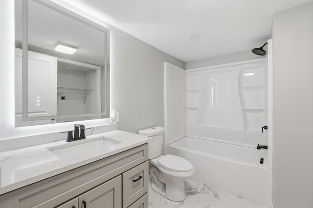 18 Carroll St, Auburn, MA 01501