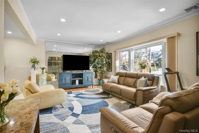 60 E Fort Hill Road, Yonkers, NY 10710