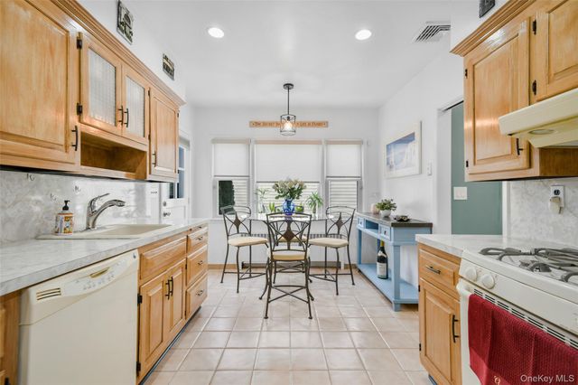 60 E Fort Hill Road, Yonkers, NY 10710