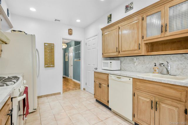 60 E Fort Hill Road, Yonkers, NY 10710