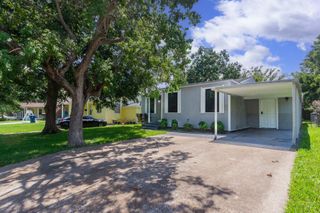 911 N 14th Avenue N, Texas City, TX 77590