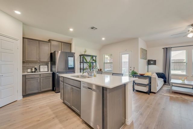 811 Dove Haven Way, Lavon, TX 75166