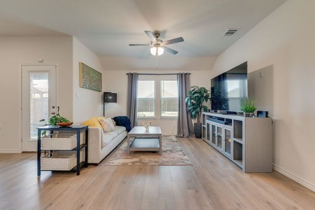 811 Dove Haven Way, Lavon, TX 75166