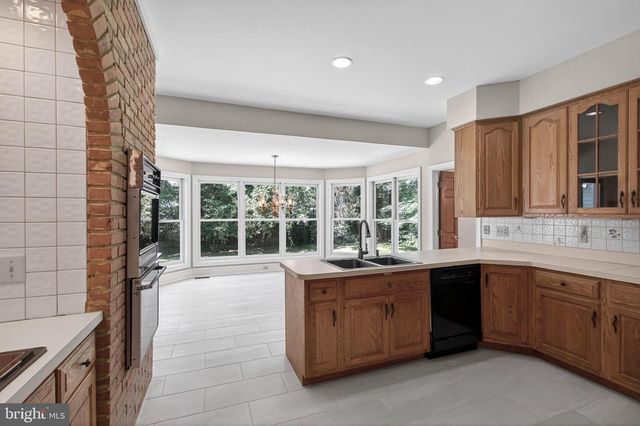 8130 VIOLA ST, Springfield, VA 22152