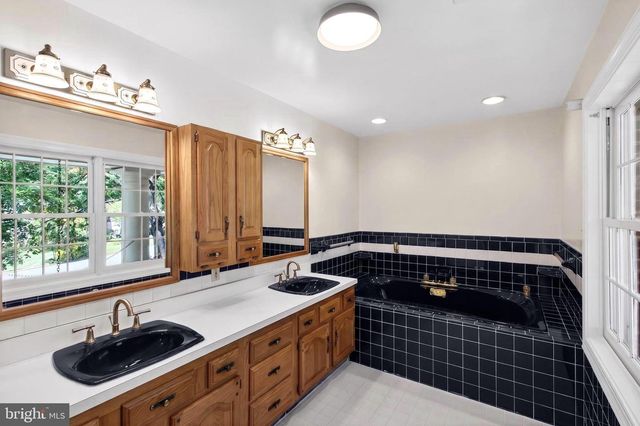 8130 VIOLA ST, Springfield, VA 22152