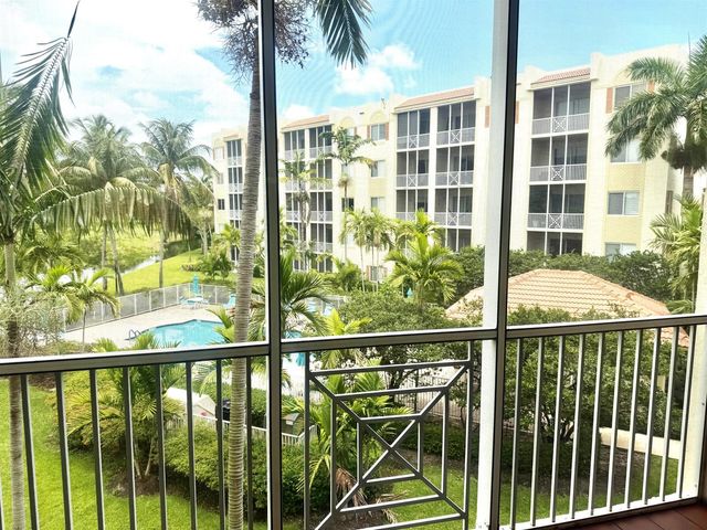 3600 Oaks Clubhouse Drive 309, Pompano Beach, FL 33069