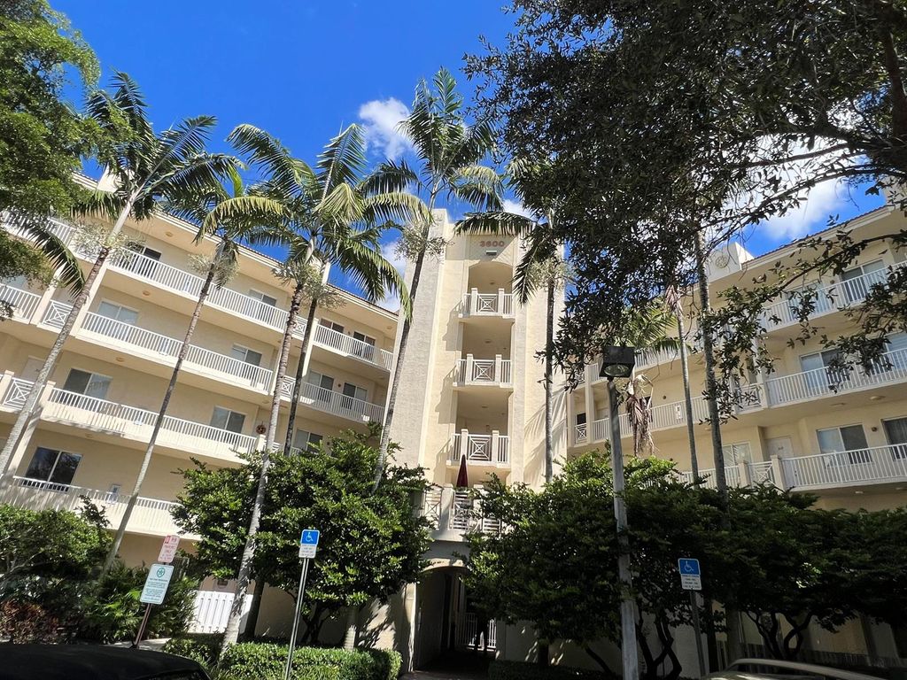 3600 Oaks Clubhouse Drive 309, Pompano Beach, FL 33069