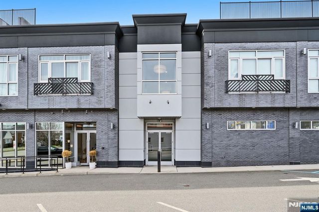 271 Millburn Avenue D, Millburn, NJ 07041