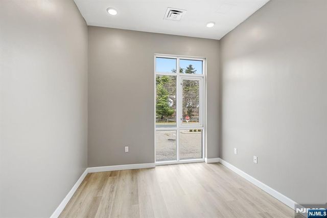 271 Millburn Avenue D, Millburn, NJ 07041