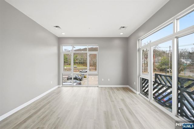 271 Millburn Avenue D, Millburn, NJ 07041