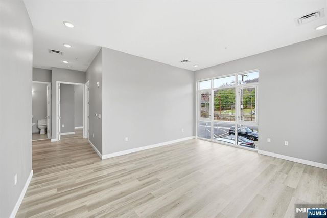 271 Millburn Avenue D, Millburn, NJ 07041