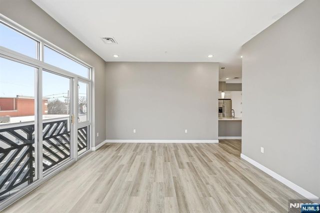 271 Millburn Avenue D, Millburn, NJ 07041