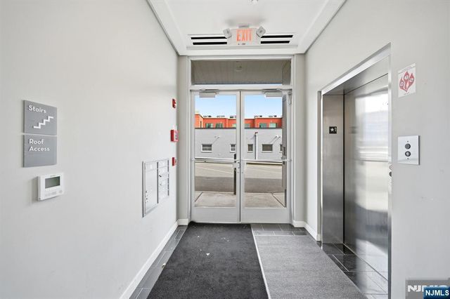 271 Millburn Avenue D, Millburn, NJ 07041