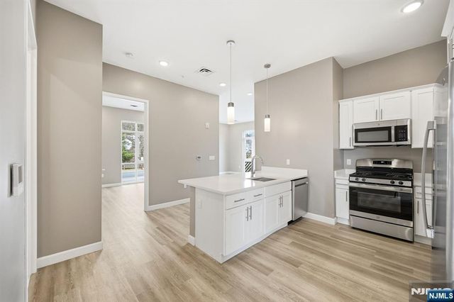 271 Millburn Avenue D, Millburn, NJ 07041