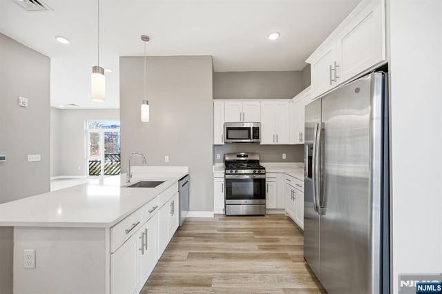 271 Millburn Avenue D, Millburn, NJ 07041