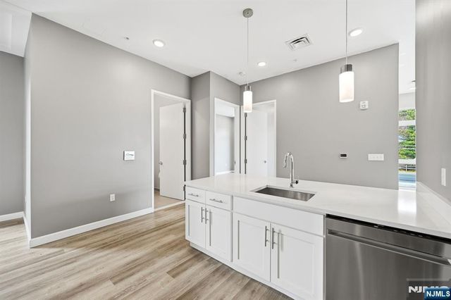 271 Millburn Avenue D, Millburn, NJ 07041